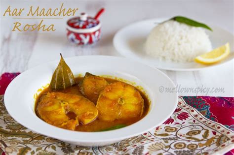 Aar Maacher Rosha : Fish in Spicy Tomato Gravy .